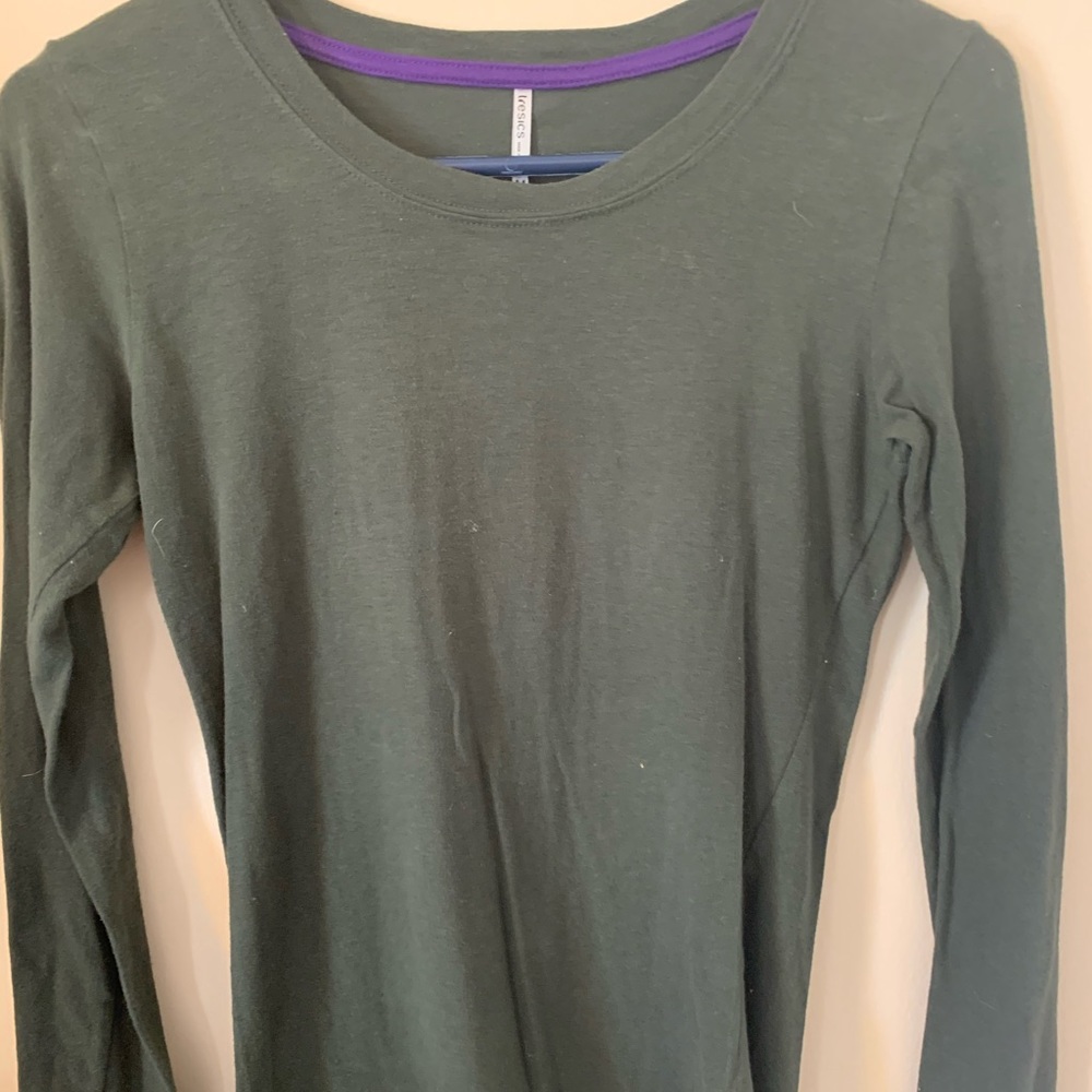 Tresics dark green long sleeve tee size M